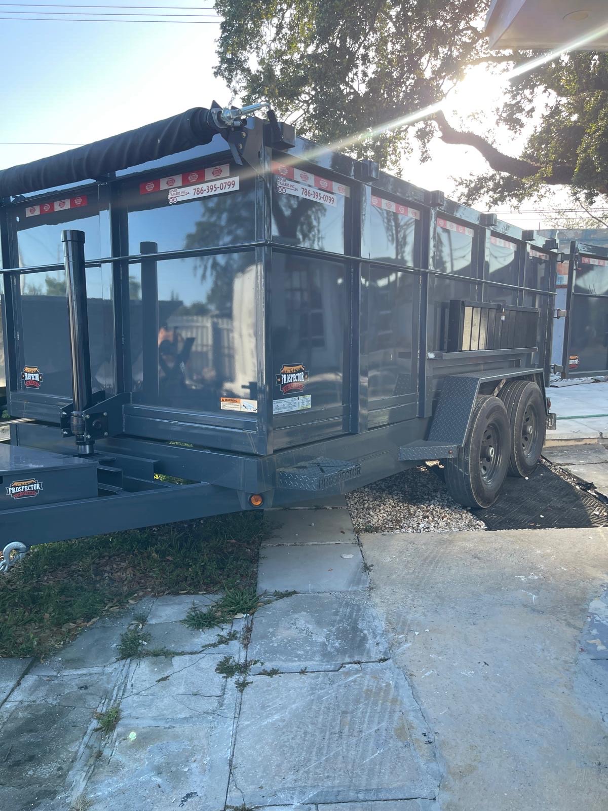 Image of Se renta tráiler in Miami