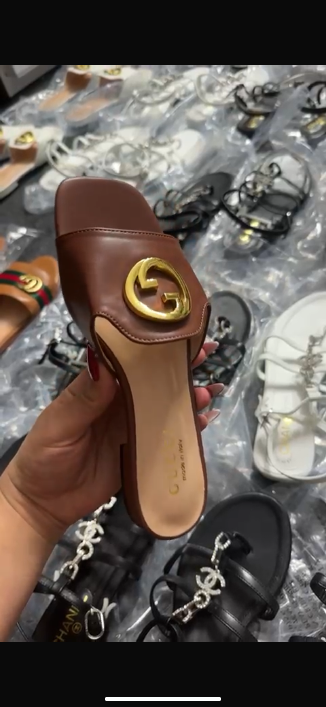 Image of Sandalias de Marca en Oferta 🩴🔥 Downtown Miami in Miami
