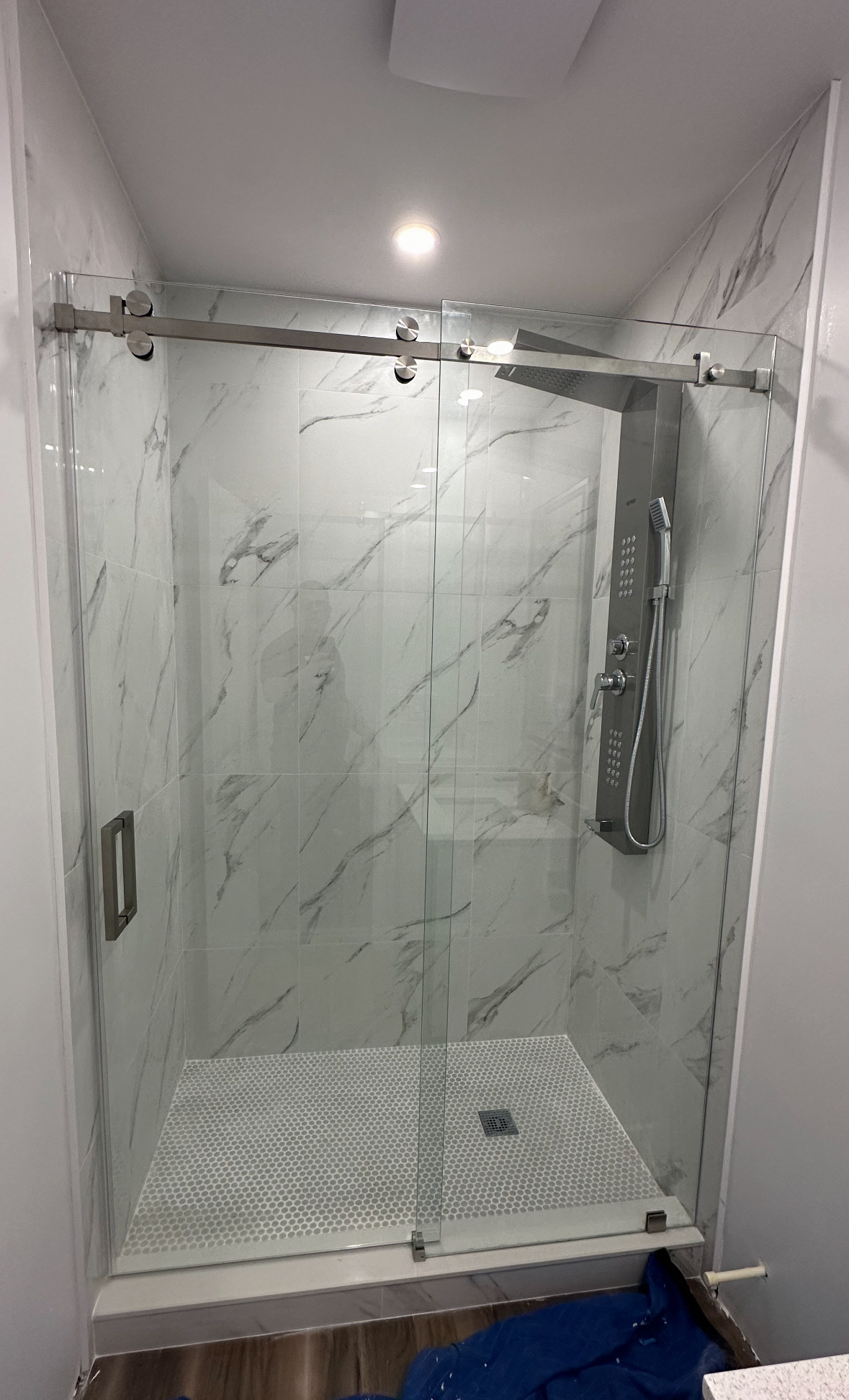 Image of glass shower door in Miami