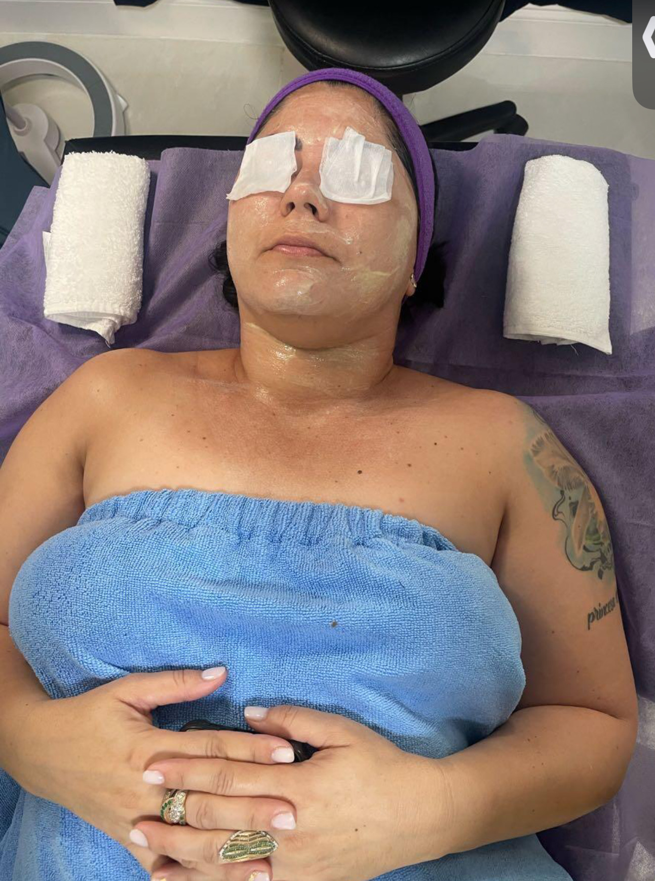 Image of Luce una piel radiante con un facial y unas hermosas uñas  in Miami