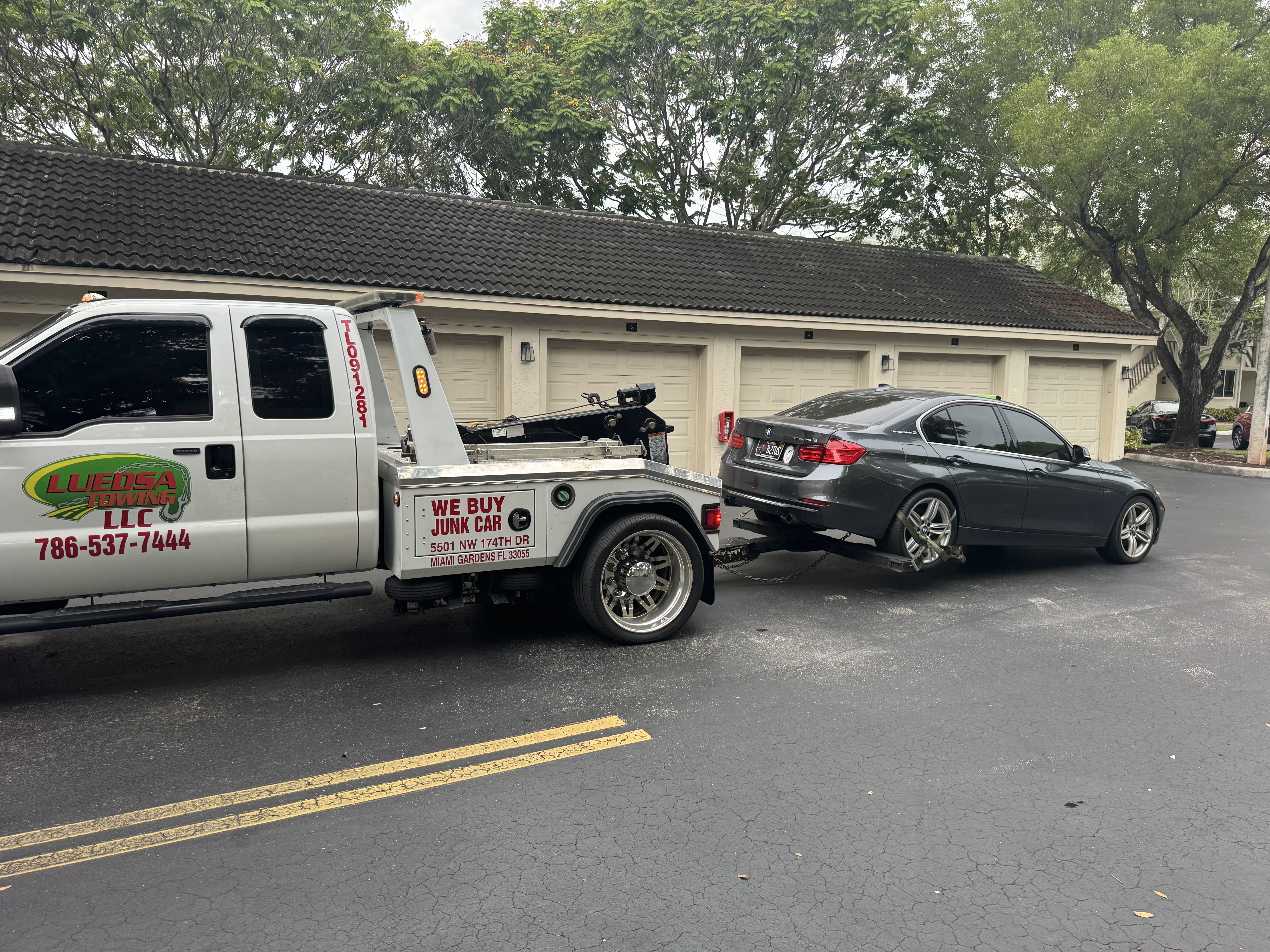 Image of Gruas en miami 24 horas towing service  in Miami 