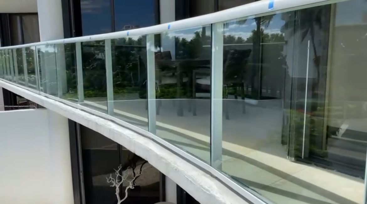 Image of high glass Windows cleaning  in Miami